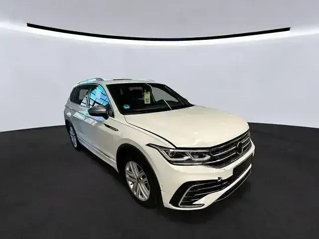 Gebraucht VW Tiguan Allspace R-line 245 PS (180 kW) 2024 Pure white SUV