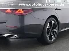 Usado Mercedes E200 Advanced Plus 204 HP (150 kW) 2024 Cinzento Sedan