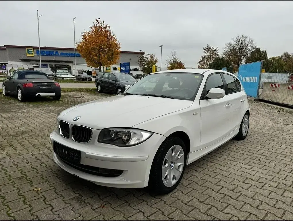 Gebraucht BMW 116 122 PS (89 kW) 2010 Weiß Kleinwagen