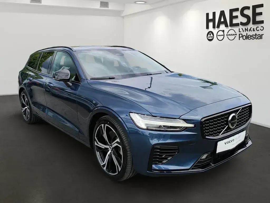 Gebraucht Volvo V60 Plus 398 PS (292 kW) 2025 Denim blue / metallic Kombi