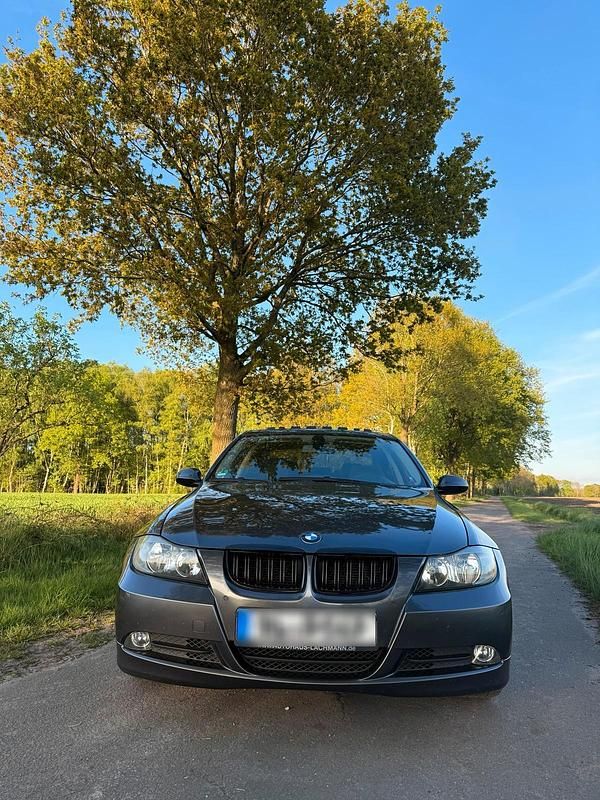 Gebraucht BMW 320 150 PS (110 kW) 2007 Grau Limousine