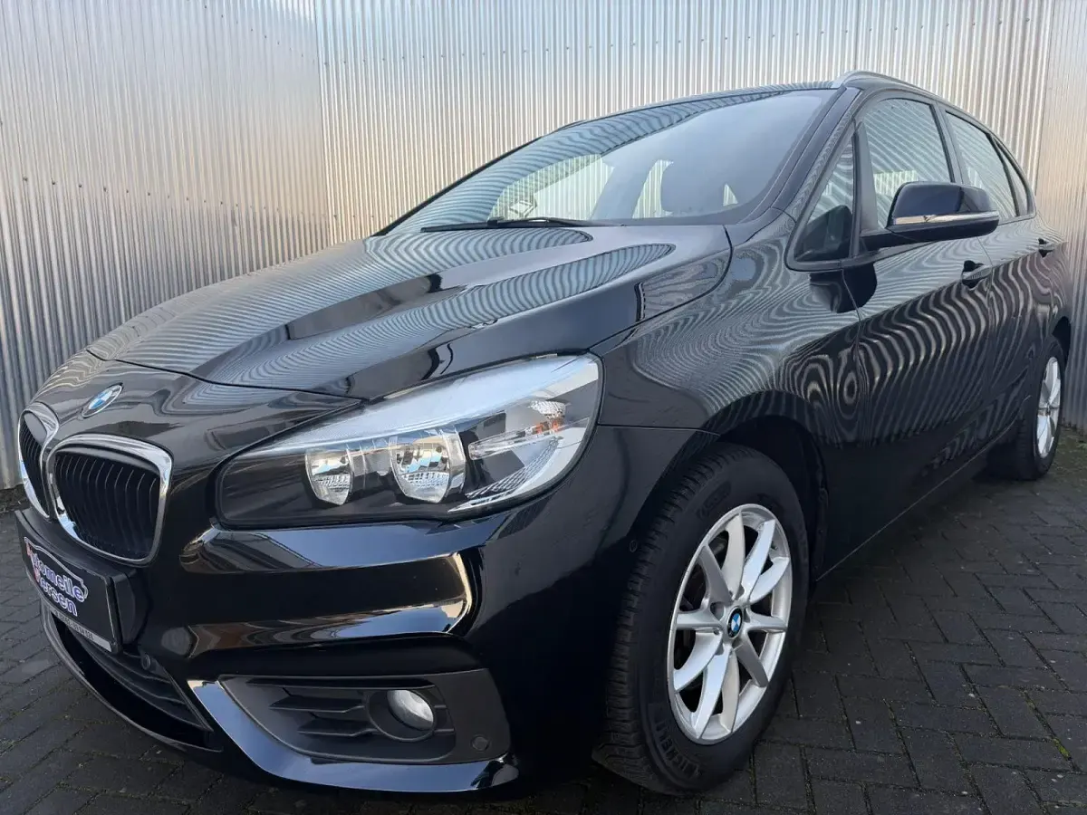 Gebraucht BMW 216 Active Tourer Sport Line 116 PS (85 kW) 2016 Schwarz Van / Kleinbus