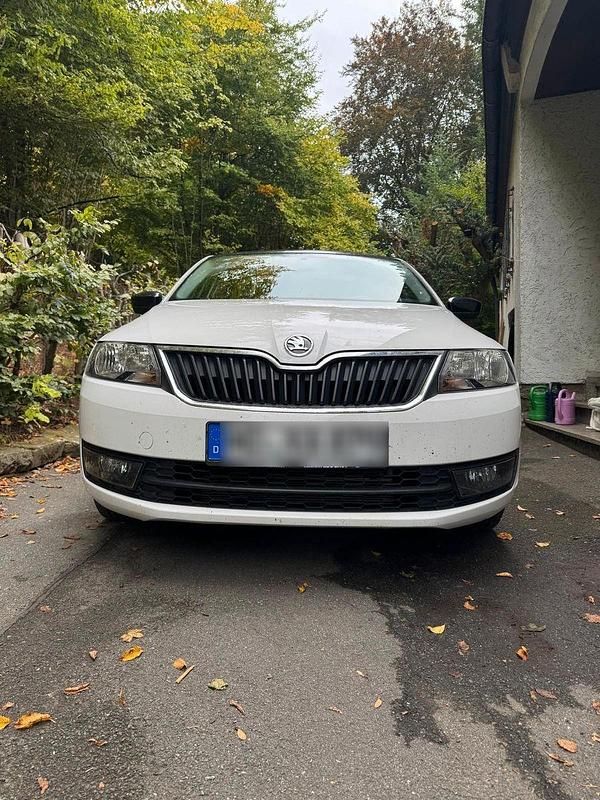 Weiß Gebraucht 2015 Skoda Rapid Kombi | 7.700 € (Guter Preis) - Bild 1/4
