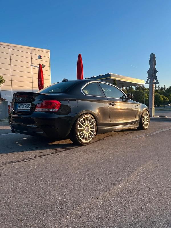 Schwarz Gebraucht 2012 BMW 123 Coupé Sport Line Coupé | 12.000 € - Bild 1/4