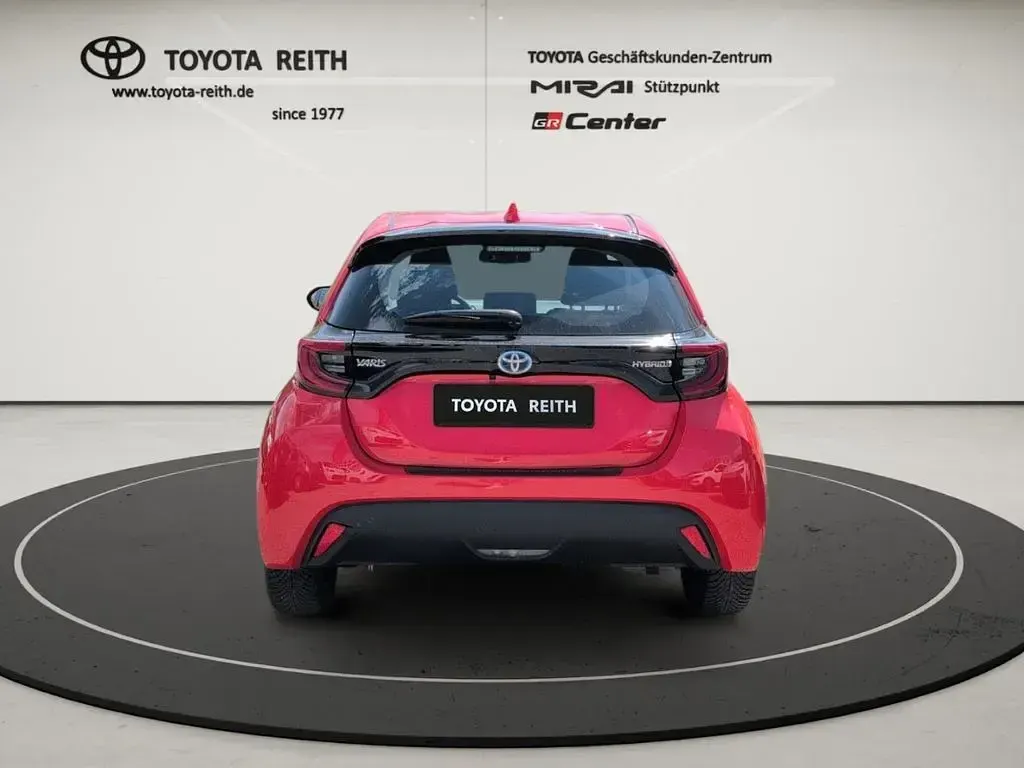 Gebraucht Toyota Yaris Hybrid Team 116 PS (85 kW) 2022 Rot Kleinwagen