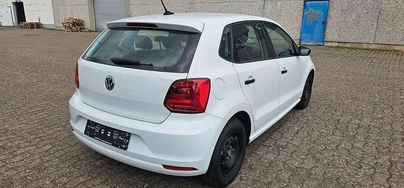 Gebraucht VW Polo Trendline 60 PS (44 kW) 2017 Weiß Limousine