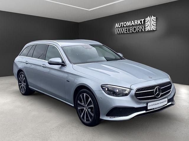Hightechsilber metallic (metallic) Gebraucht 2021 Mercedes E300 Kombi | 27.980 € (Guter Preis) - Bild 1/4