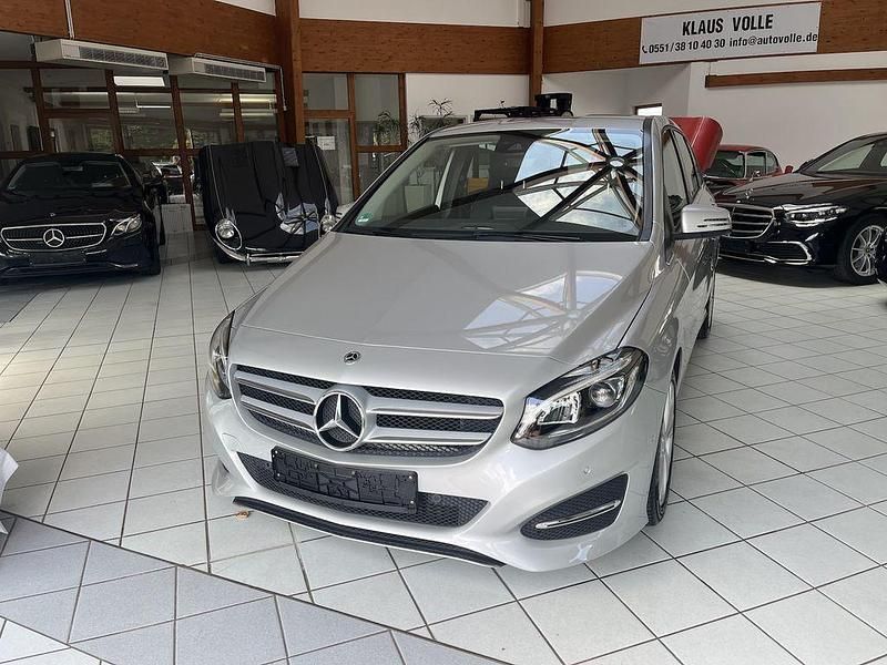 Silber Gebraucht 2018 Mercedes B220 Urban Van / Kleinbus | 17.495 € (Fairer Preis) - Bild 1/4