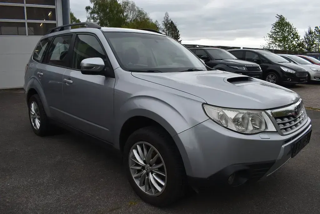 Usado Subaru Forester Comfort 147 CV (108 kW) 2012 Plateado SUV