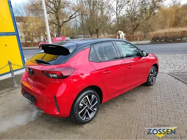 Używany Opel Corsa 101 KM (74 kW) 2026 Czerwony Sedan/Limuzyna