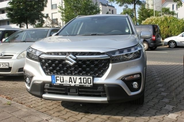 Silber Gebraucht 2024 Suzuki SX4 S-Cross Comfort SUV | 27.990 € (Etwas zu teuer) - Bild 1/4