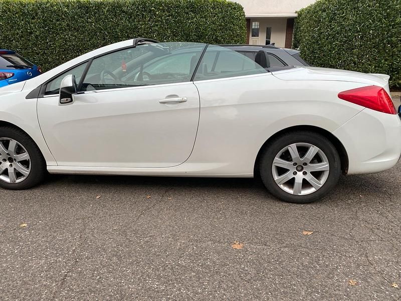 Gebraucht Peugeot 308 CC Access 120 PS (88 kW) 2012 Weiß Cabrio