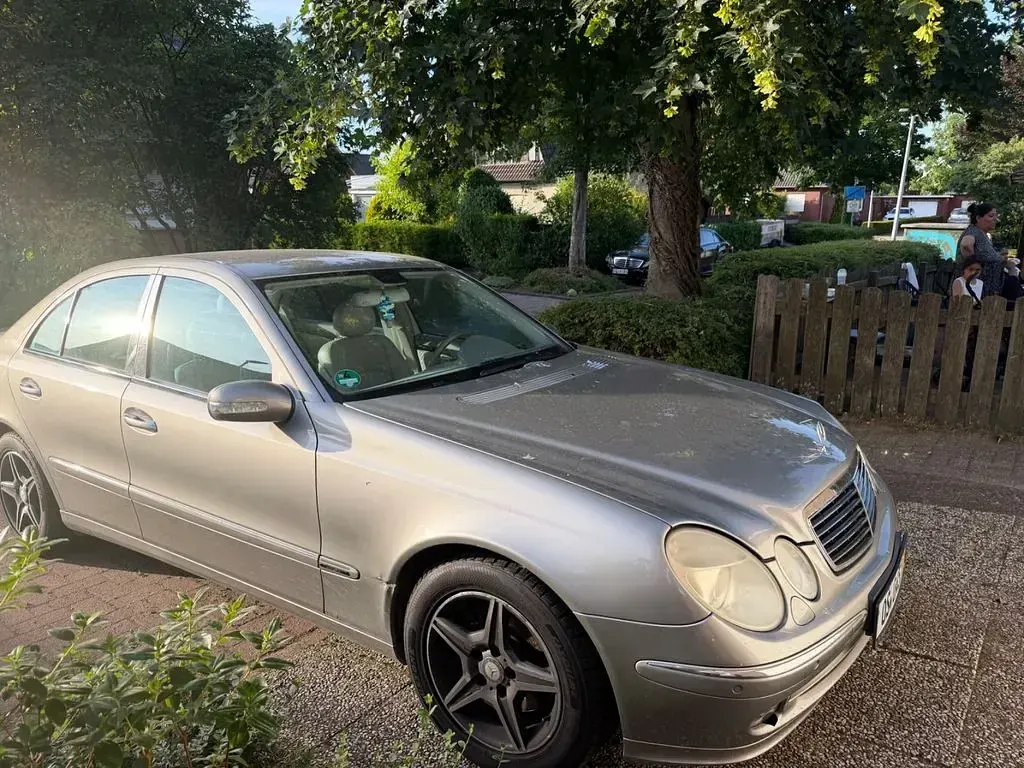 Gebraucht Mercedes E320 Avantgarde 224 PS (164 kW) 2004 Gold Limousine
