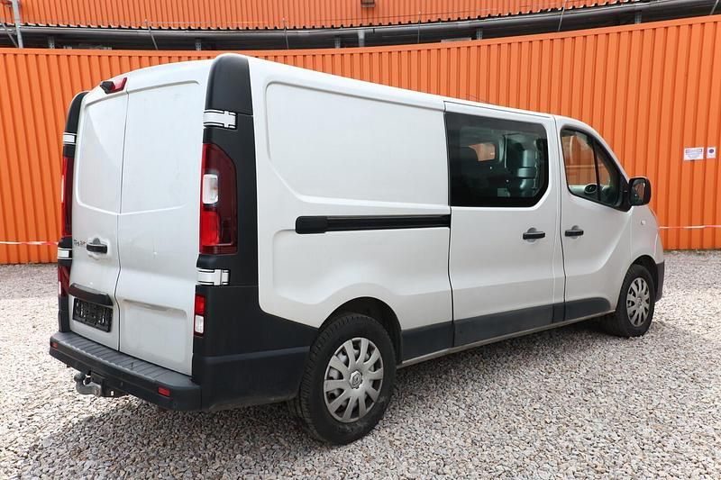 Gebraucht Renault Trafic Komfort 145 PS (106 kW) 2018 Silber Van / Kleinbus