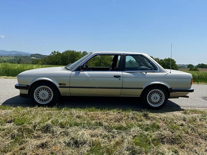 Gebraucht BMW 325 122 PS (89 kW) 1986 Beige Coupé