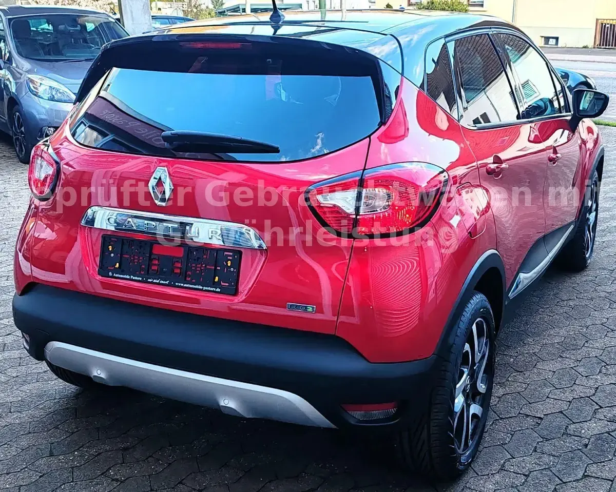 Używany Renault Captur XMOD 110 KM (80 kW) 2017 Czerwony SUV