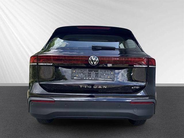 Gebraucht VW Tiguan Basis 131 PS (96 kW) 2024 Schwarz SUV