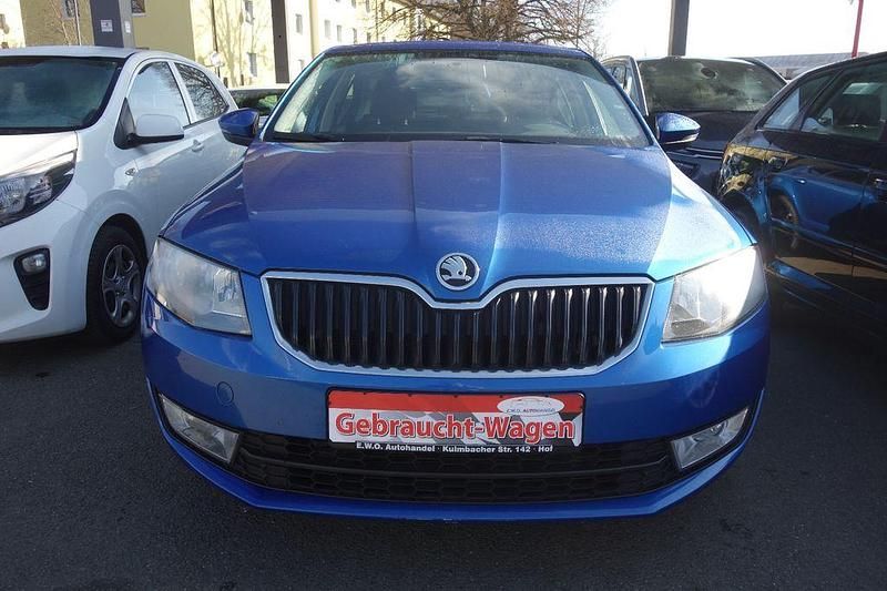 Gebraucht Skoda Octavia Ambition 179 PS (131 kW) 2016 Blau Kleinwagen