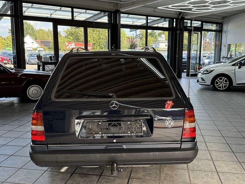 Gebraucht Mercedes E230 132 PS (97 kW) 1989 Blau Kombi