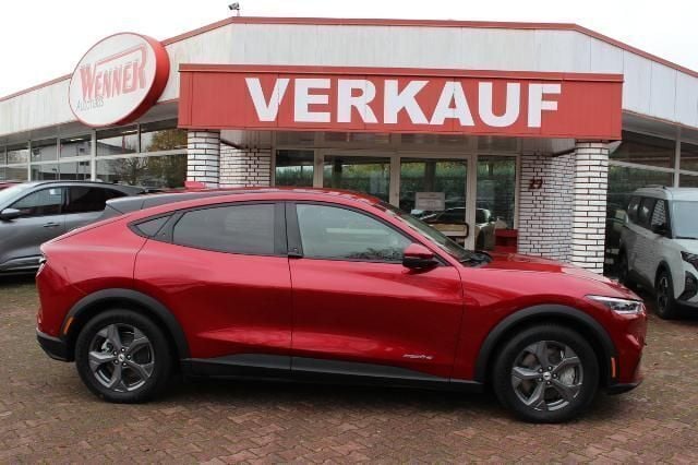 Rot Gebraucht 2023 Ford Mustang Mach-E SUV | 30.990 € (Superpreis) - Bild 1/4