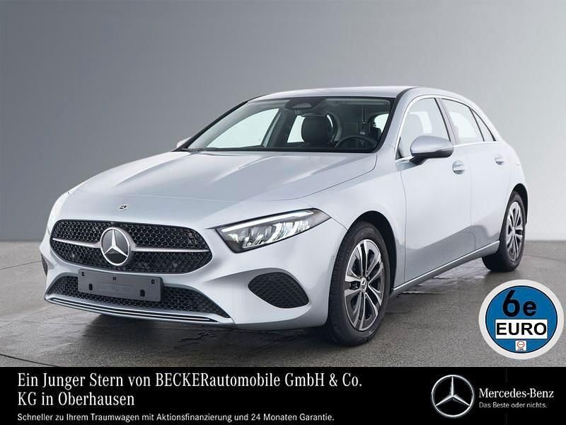 Hightech silber Gebraucht 2024 Mercedes A180 Progressive Limousine | 28.750 € (Fairer Preis) - Bild 1/4