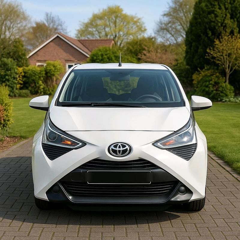 Weiß Gebraucht 2020 Toyota Aygo Kleinwagen | 9.100 € (Guter Preis) - Bild 1/4