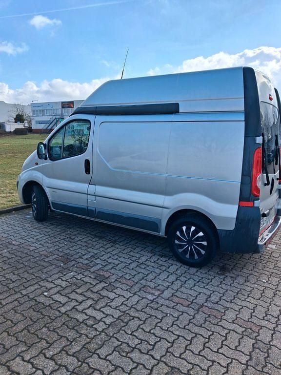 Second-hand Opel Vivaro 114 CP (83 kW) 2013 Argintiu Monovolum