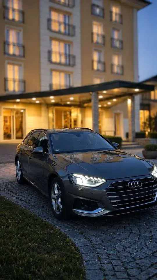 Gebraucht Audi A4 Advanced 204 PS (150 kW) 2021 Silber Kombi