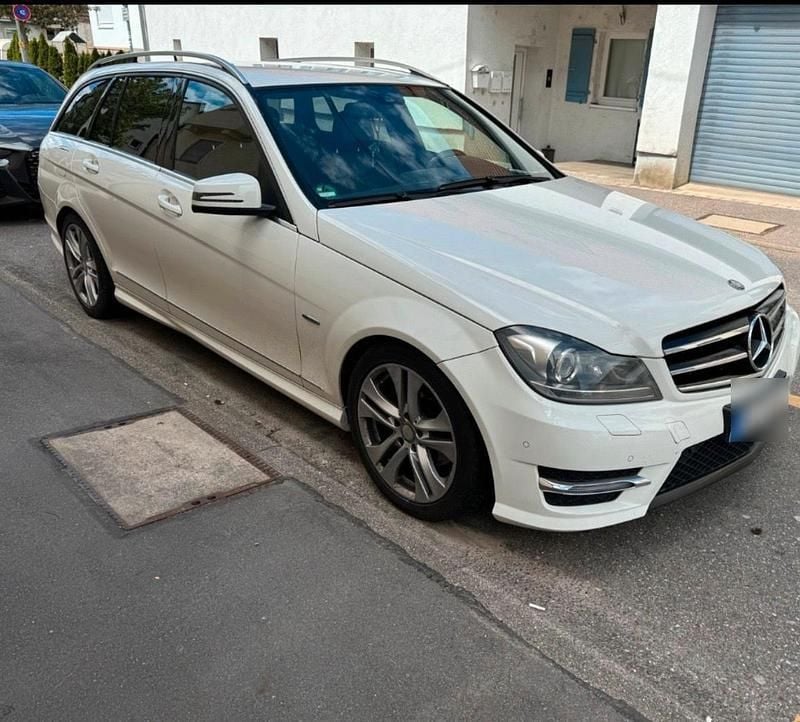 Weiß Gebraucht 2011 Mercedes C220 AMG Kombi | 5.000 € (Guter Preis) - Bild 1/4