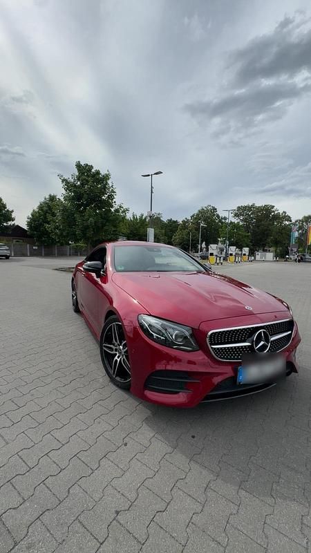 Gebraucht Mercedes E220 194 PS (142 kW) 2019 Rot Coupé