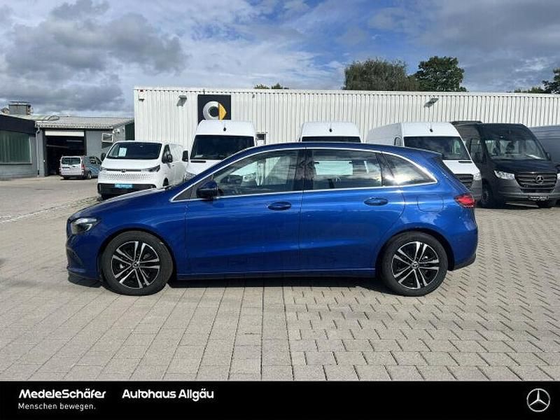 Gebraucht Mercedes B200 Progressive 163 PS (119 kW) 2024 Lack spektralblau Van / Kleinbus