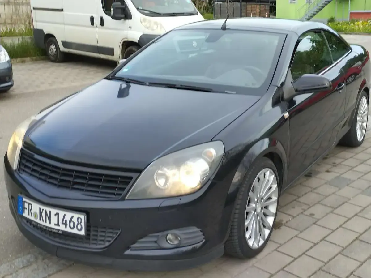 Gebraucht Opel Astra Cosmo 140 PS (102 kW) 2008 Schwarz Cabrio