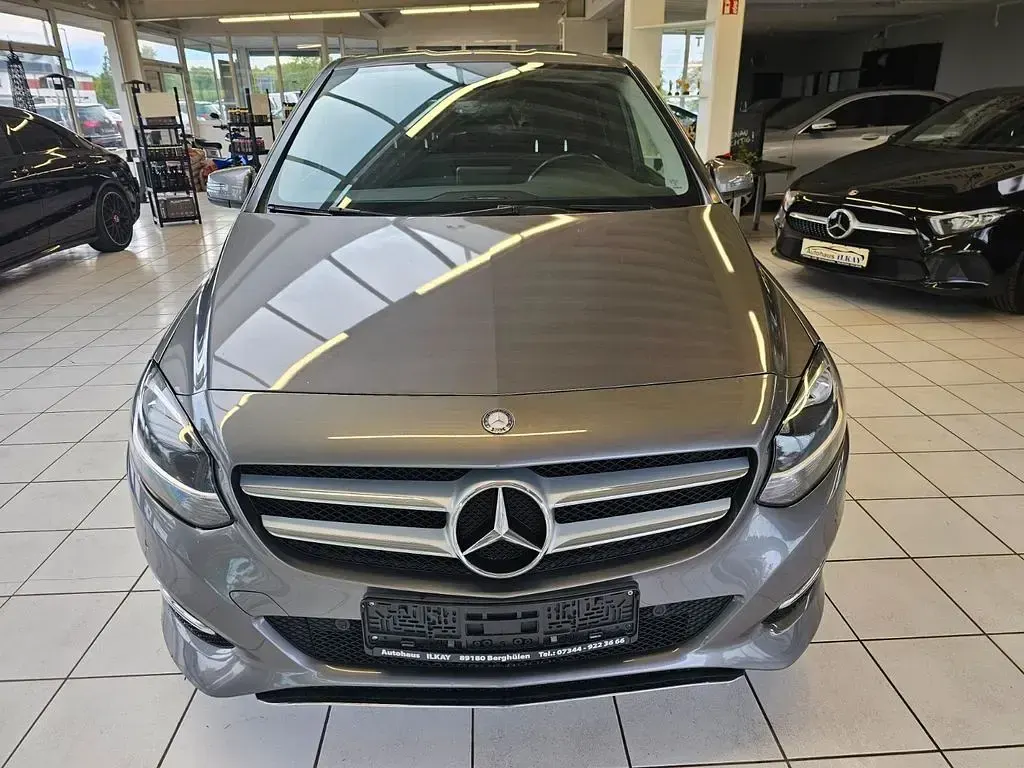 Gebraucht Mercedes B180 109 PS (80 kW) 2016 Grau Van / Kleinbus