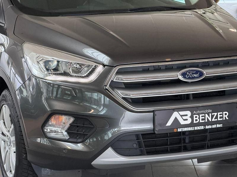 Gebraucht Ford Kuga Cool & Connect 150 PS (110 kW) 2019 Grau SUV