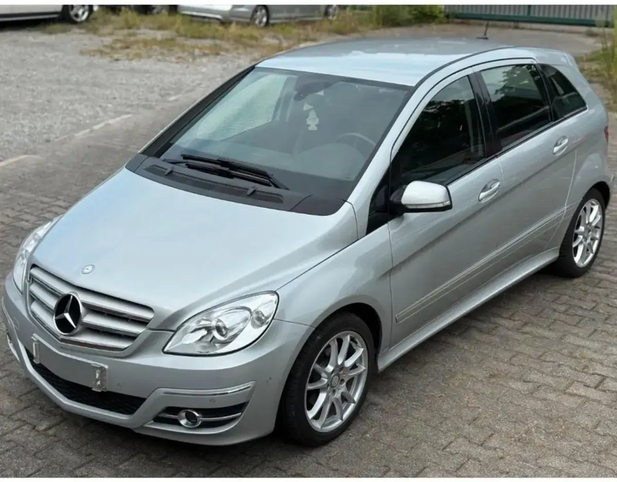Gebraucht Mercedes B150 95 PS (69 kW) 2008 Silber Van / Kleinbus