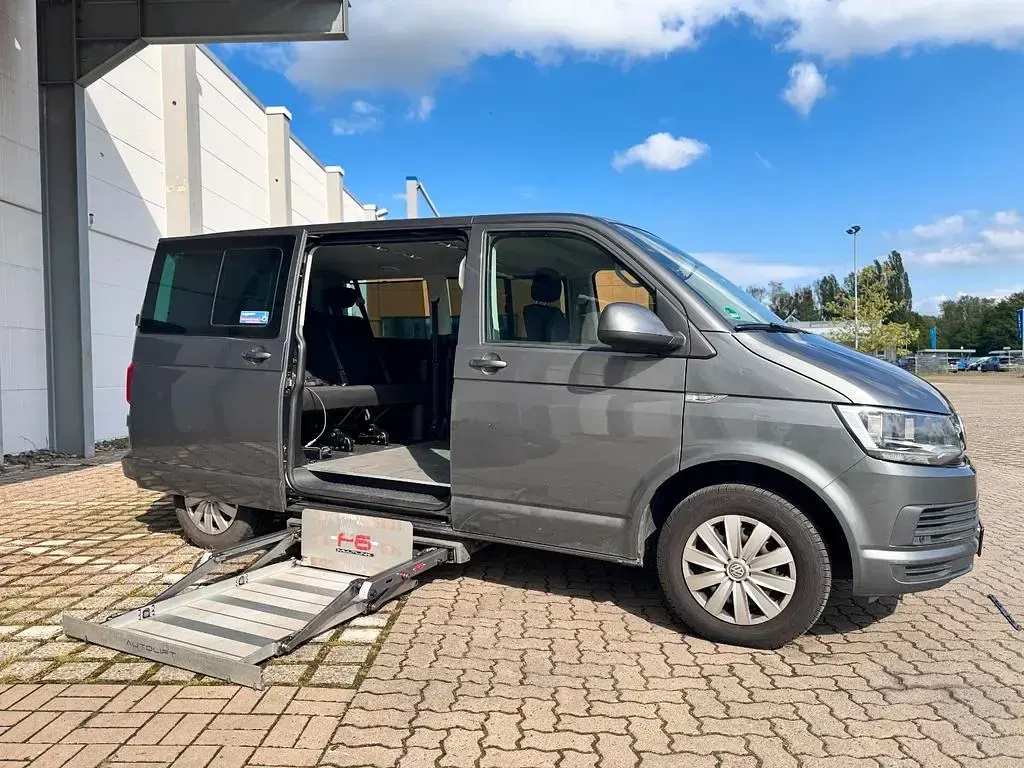 Gebraucht VW Transporter 150 PS (110 kW) 2016 Grau Van