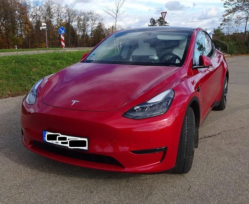 Rot Gebraucht 2022 Tesla Model Y Long Range AWD SUV | 37.100 € (Fairer Preis) - Bild 1/4