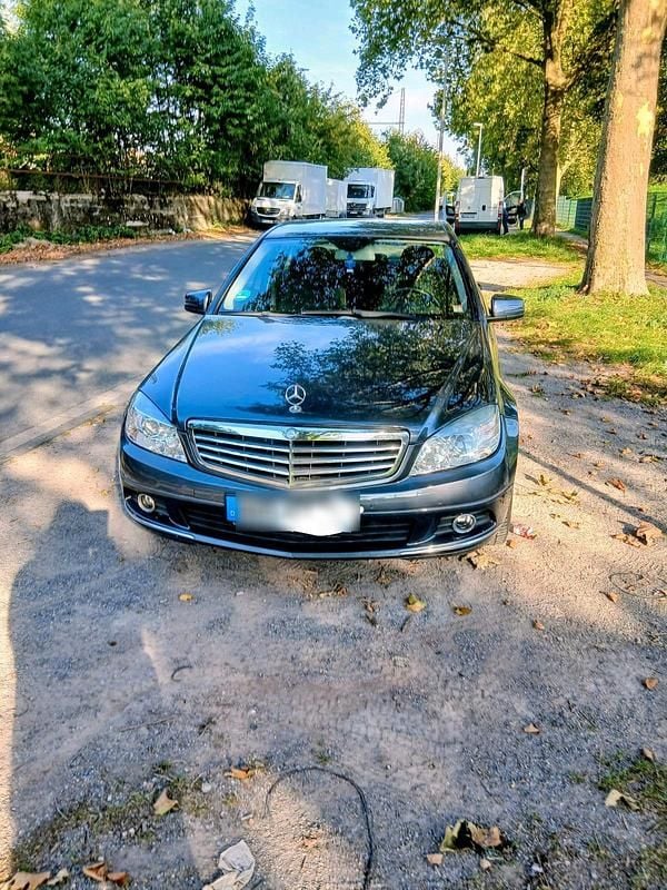 Grau Gebraucht 2010 Mercedes C180 Limousine | 6.000 € - Bild 1/4