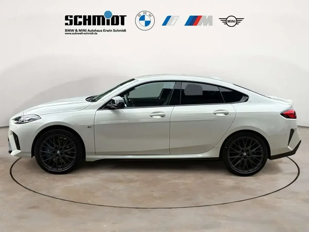 Gebraucht BMW M235 300 PS (220 kW) 2025 Alpinweiß uni Coupé