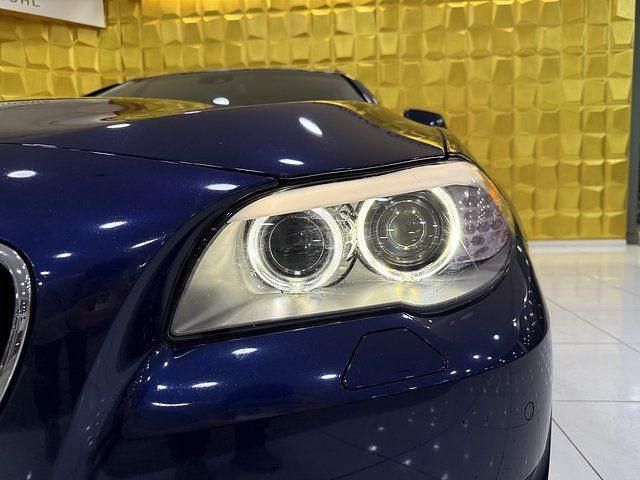 Gebraucht BMW 530 Sport Line 258 PS (189 kW) 2011 Blau Limousine