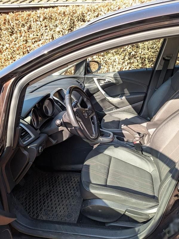 Gebraucht Opel Astra 140 PS (102 kW) 2012 Kombi