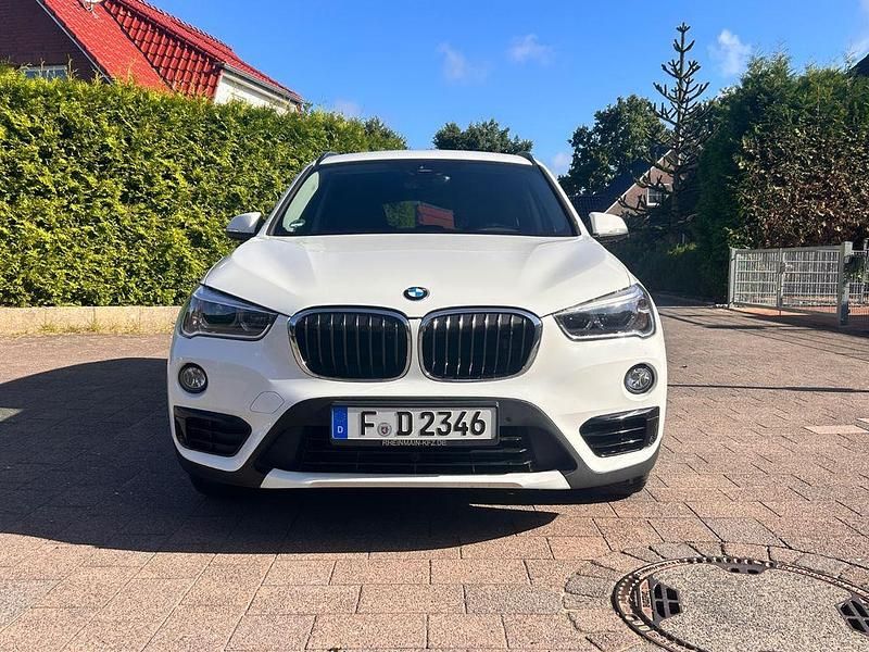 Weiß Gebraucht 2018 BMW X1 Advantage SUV | 18.900 € (Etwas zu teuer) - Bild 1/4