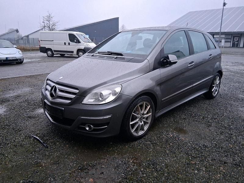 Gebraucht Mercedes B200 140 PS (102 kW) 2010 Grau Van / Kleinbus