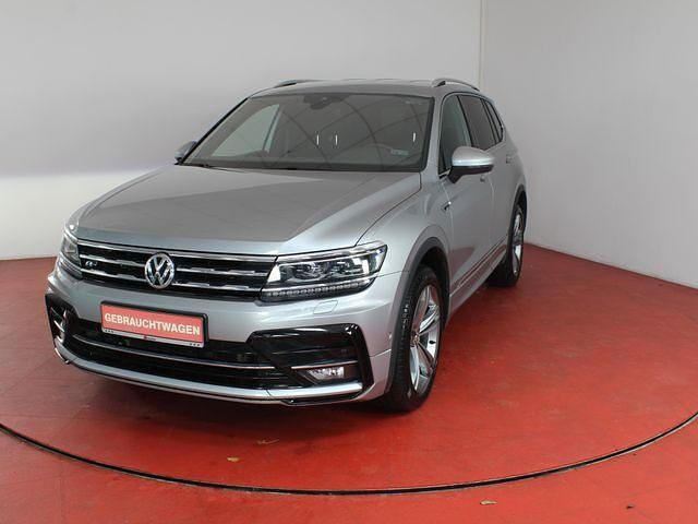 Pyritsilber metallic (metallic) Gebraucht 2021 VW Tiguan Allspace R-line SUV | 29.950 € (Superpreis) - Bild 1/4