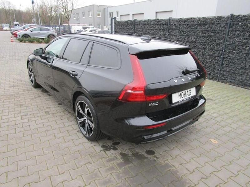 Gebraucht Volvo V60 Plus 197 PS (144 kW) 2024 Schwarz Kombi
