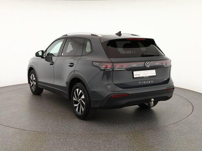Gebraucht VW Tiguan 150 PS (110 kW) 2024 Grau SUV