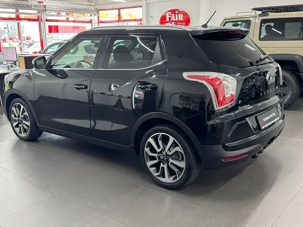 Gebraucht SsangYong Tivoli Quartz 116 PS (85 kW) 2016 Schwarz SUV