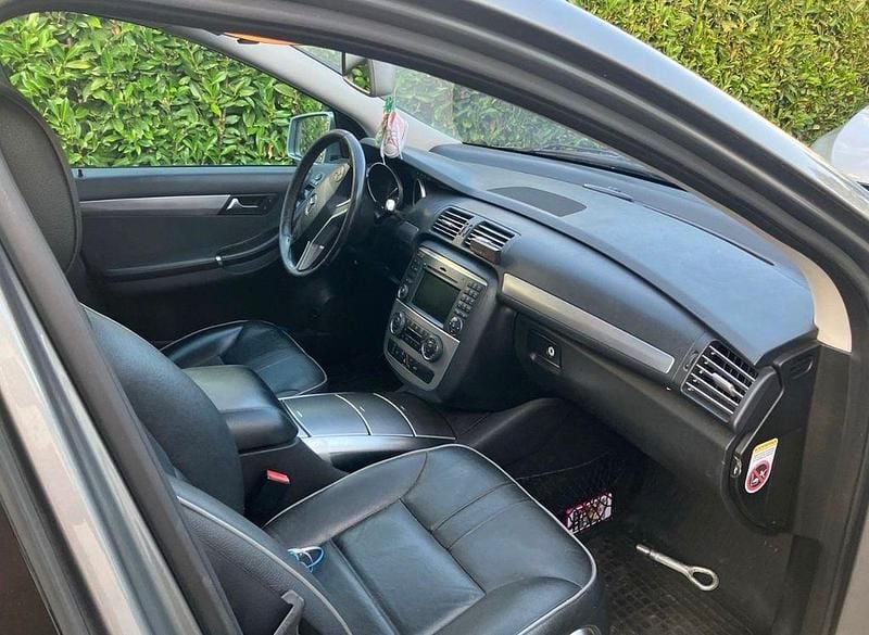Gebraucht Mercedes R350 265 PS (194 kW) 2011 Grau Van / Kleinbus