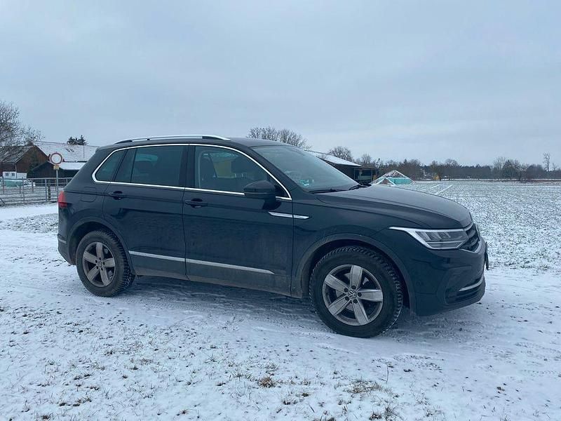 Gebraucht VW Tiguan Life 150 PS (110 kW) 2021 Schwarz SUV