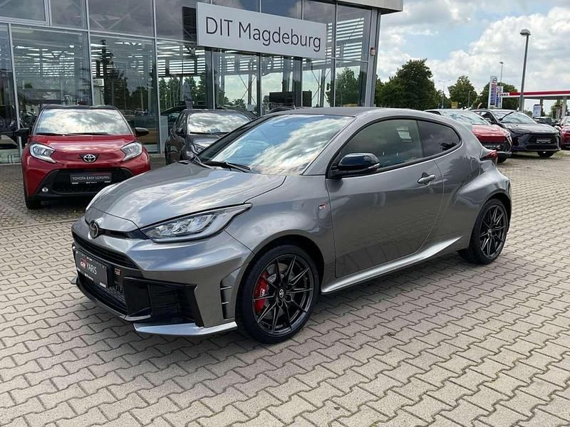 Palladium silber metallic Neu 2025 Toyota Yaris Limousine | 50.390 € (Fairer Preis) - Bild 1/4